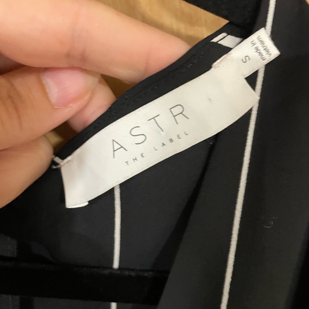 #26- ASTR THE LABEL-Black and White Striped Romper Women’s size small - Picture 5 of 5
